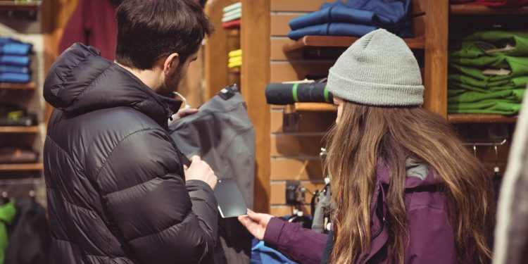 Купівля верхнього сток одягу оптом